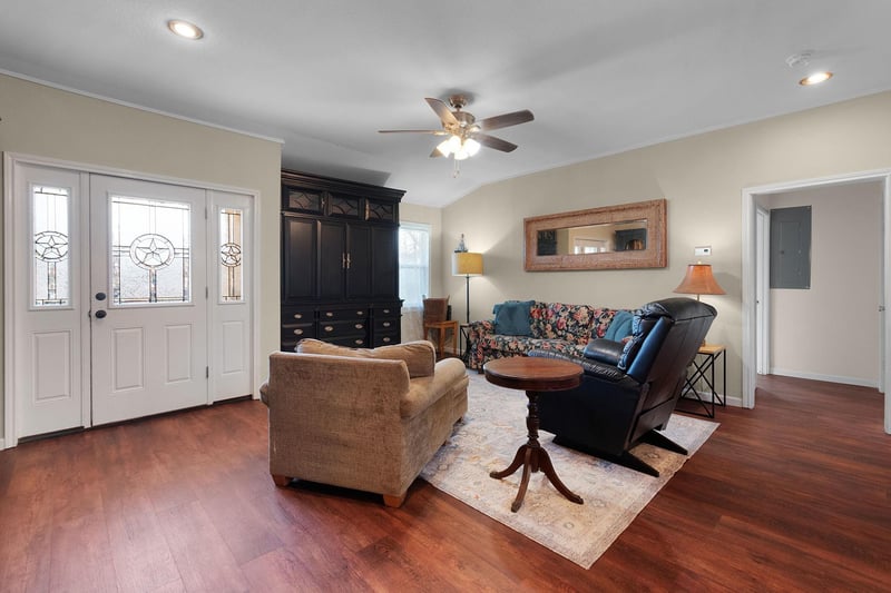 801 12 E Avenue C, Lampasas, TX 76550