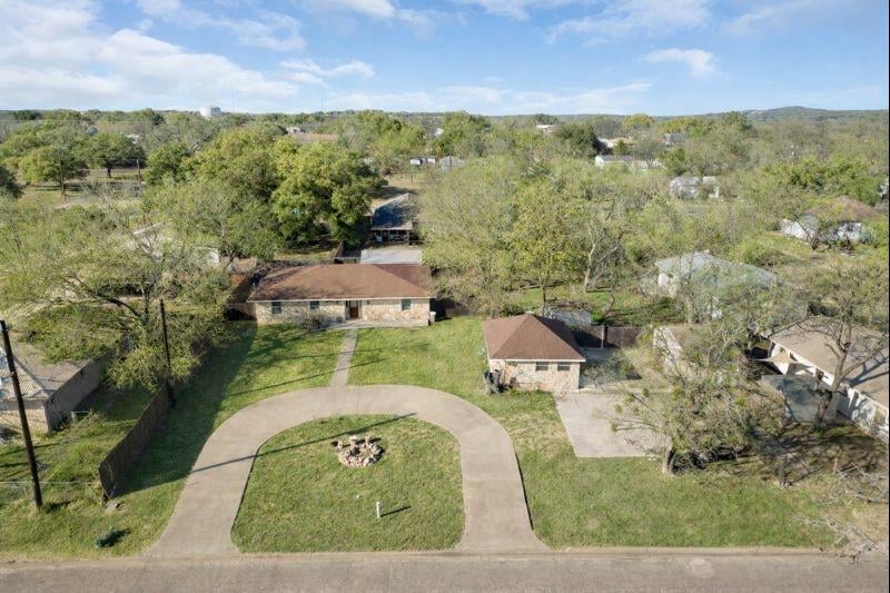 801 12 E Avenue C, Lampasas, TX 76550