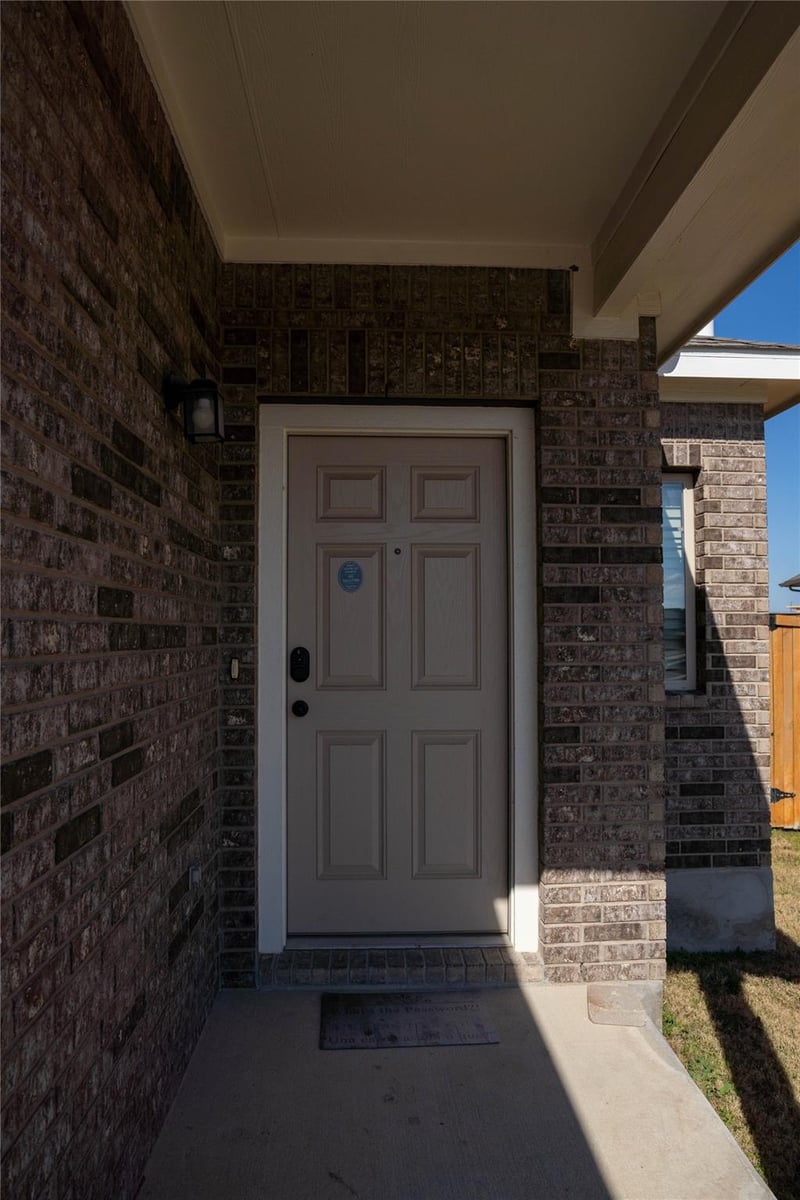 166 Pelican Bay CIR, Kyle, TX 78640