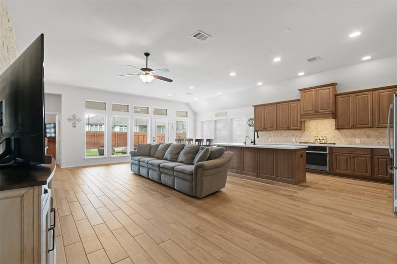405 Glen Arbor DR, Liberty Hill, TX 78642