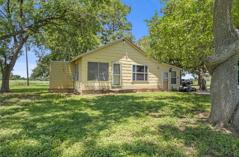 451 Pleasant Grove RD, Elgin, TX 78621