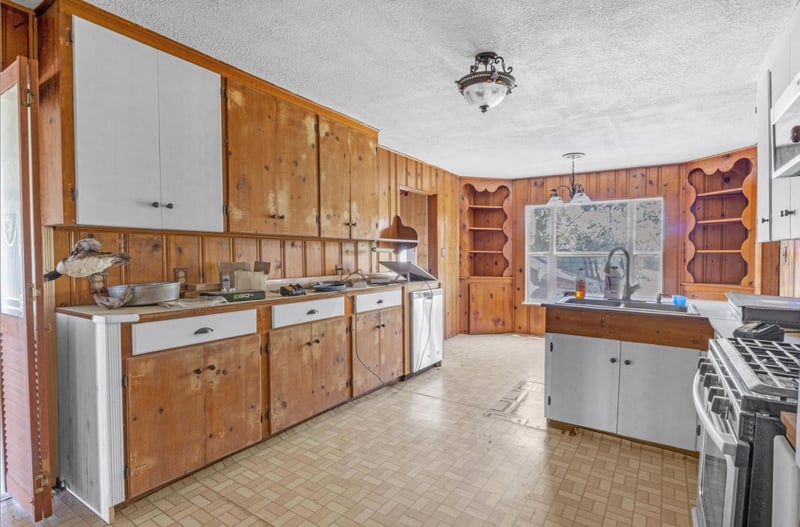 451 Pleasant Grove RD, Elgin, TX 78621