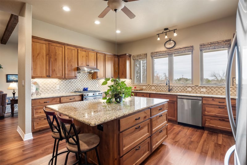 106 Abierto CV, Blanco, TX 78606