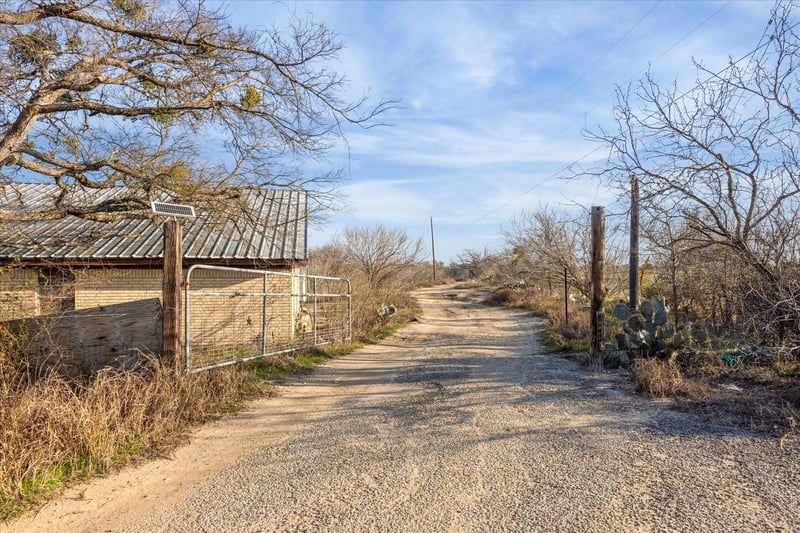 4975 Highway 71 Hw, Del Valle, TX 78617