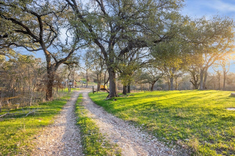 4975 Highway 71 Hw, Del Valle, TX 78617