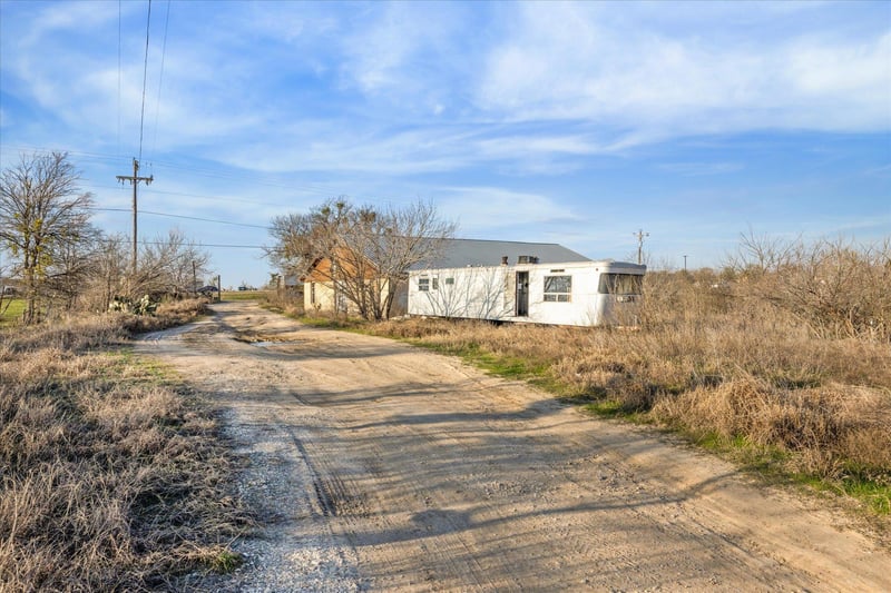 4975 Highway 71 Hw, Del Valle, TX 78617