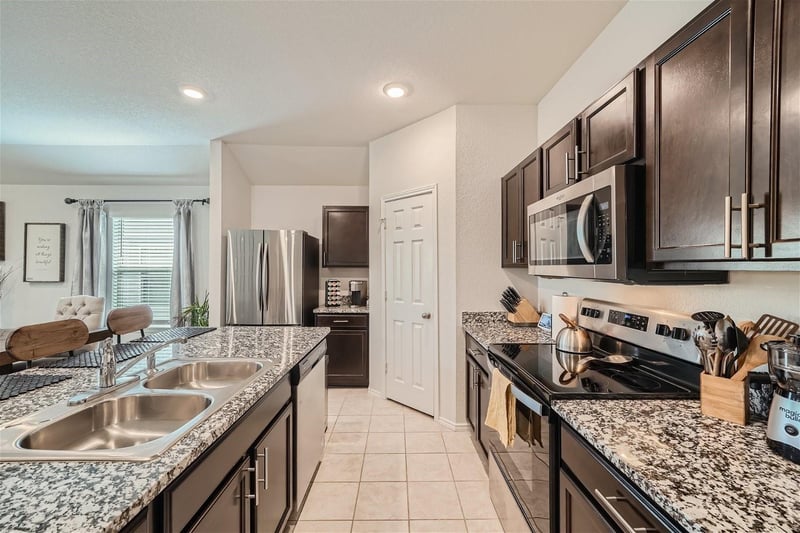 717 Taggart TRL, Jarrell, TX 76537