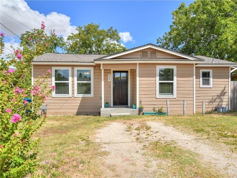 504 2nd ST, Elgin, TX 78621