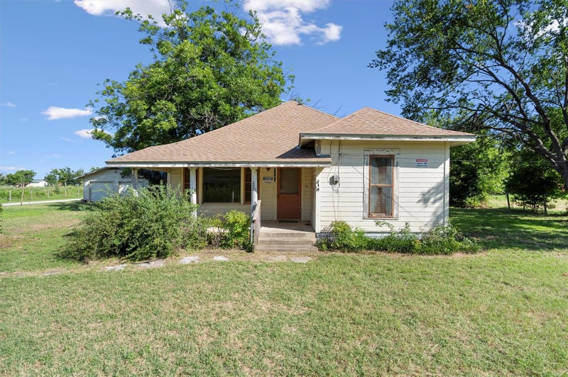 1104 Umlang ST, Thorndale, TX 76577