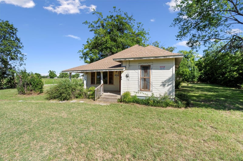 1104 Umlang ST, Thorndale, TX 76577