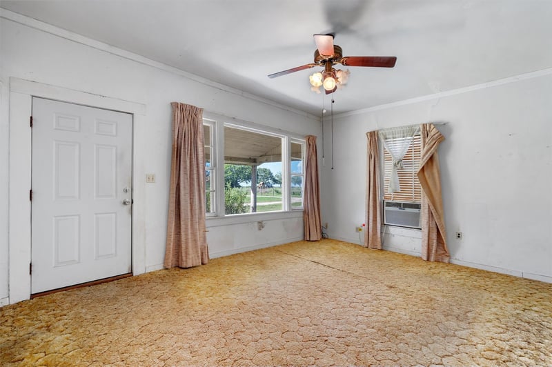 1104 Umlang ST, Thorndale, TX 76577