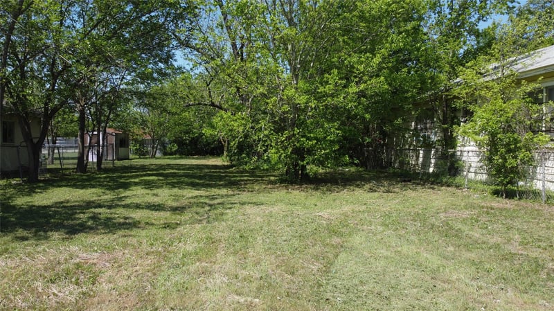 408 Symes ST, Taylor, TX 76574