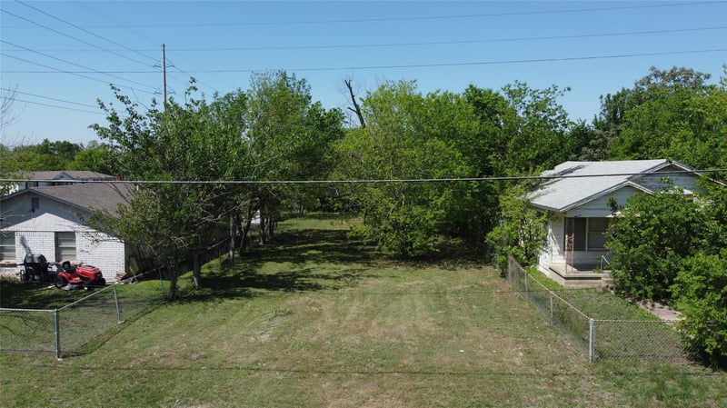 408 Symes ST, Taylor, TX 76574