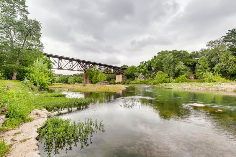 1390 Ervendberg , New Braunfels, TX 78130