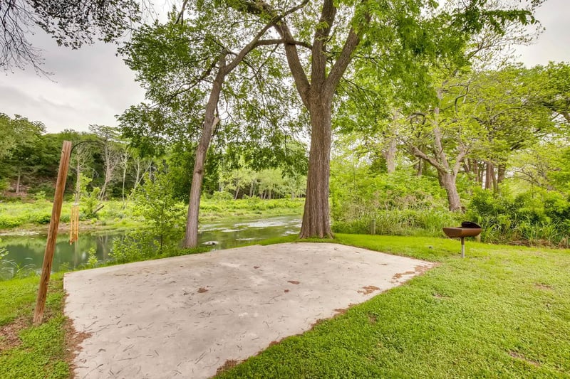 1390 Ervendberg , New Braunfels, TX 78130