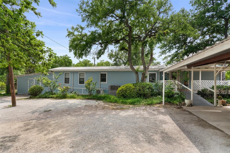 300 Corral LN, Liberty Hill, TX 78642