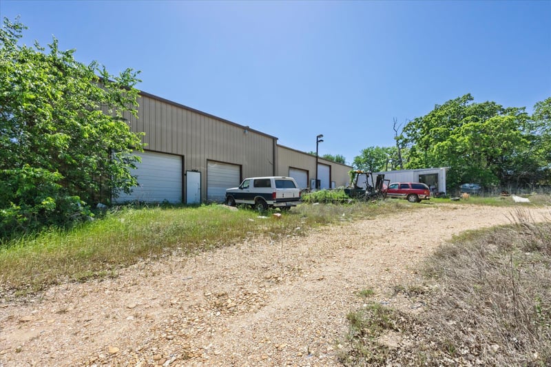 1045 Highway 71 , Bastrop, TX 78602