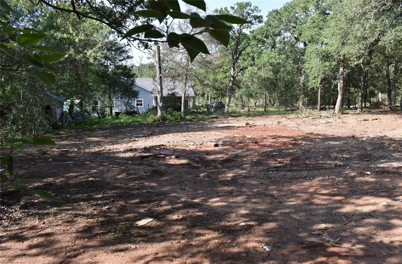 276 Arrowhead DR, Smithville, TX 78957