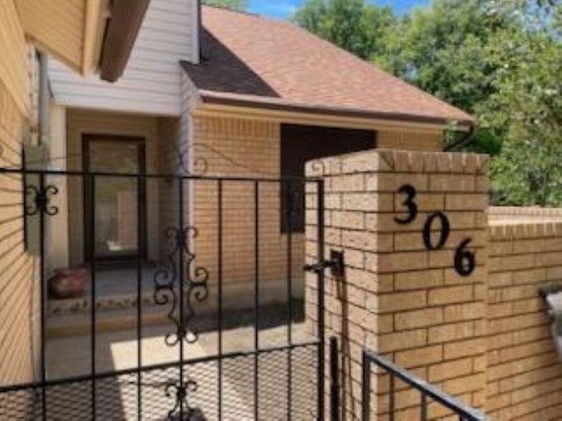 306 Arnold ST, Lampasas, TX 76550