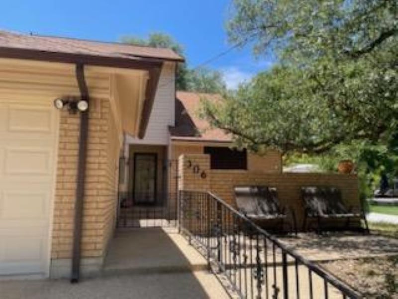 306 Arnold ST, Lampasas, TX 76550