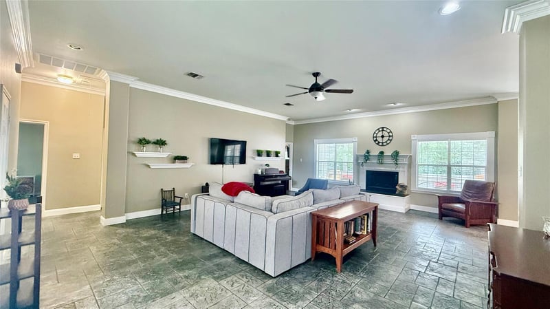 1127 Robin RD, Elgin, TX 78621