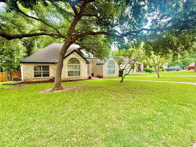 1127 Robin RD, Elgin, TX 78621
