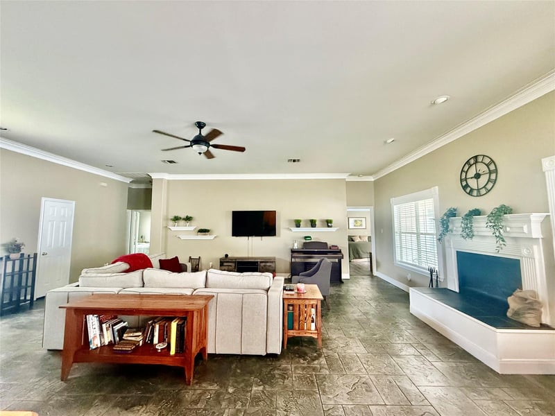 1127 Robin RD, Elgin, TX 78621