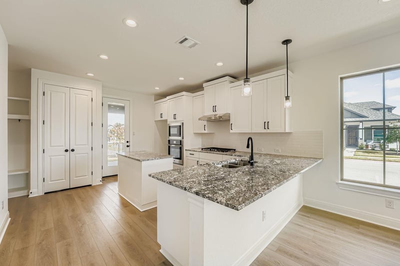 376 Orleanian DR, Buda, TX 78610