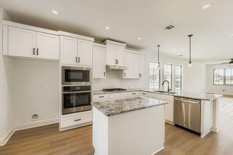 376 Orleanian DR, Buda, TX 78610