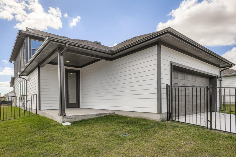 376 Orleanian DR, Buda, TX 78610