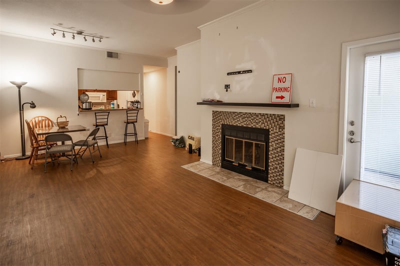 807 25th ST #102, Austin, TX 78705
