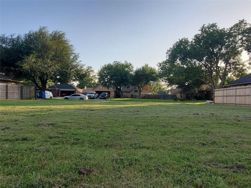 2200 Lark LN, Taylor, TX 76574