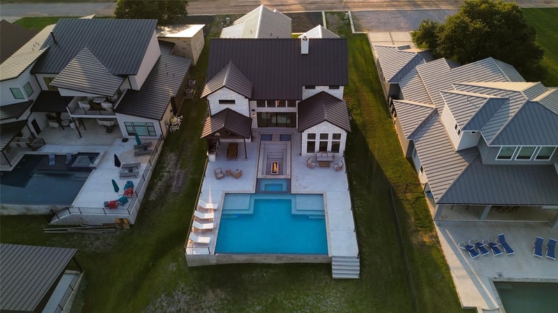 241 Lazy Oaks LN, Kingsland, TX 78639