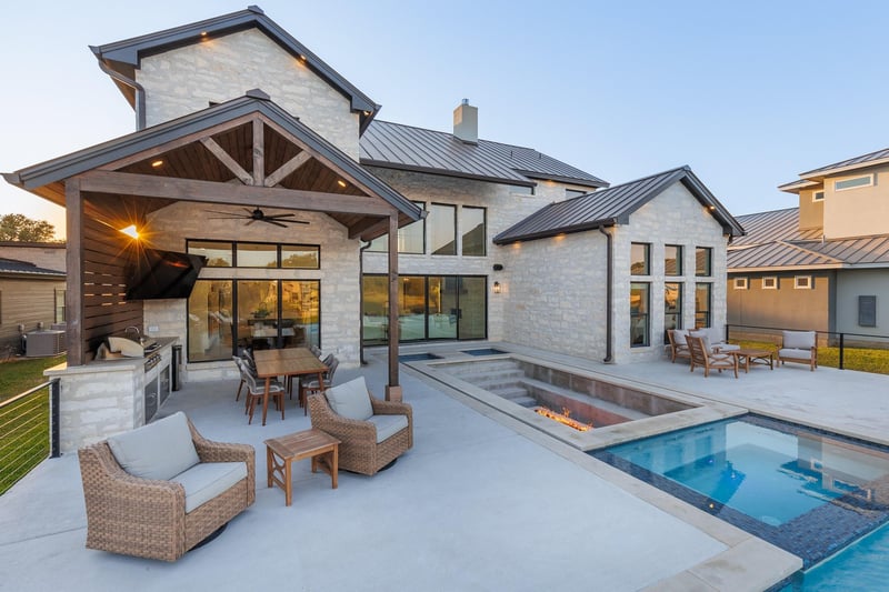 241 Lazy Oaks LN, Kingsland, TX 78639