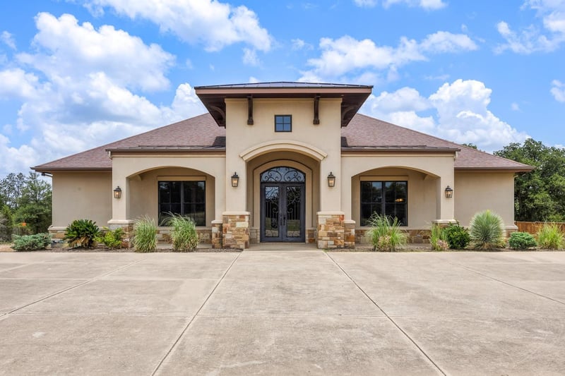105 Applewood DR, Cedar Creek, TX 78612