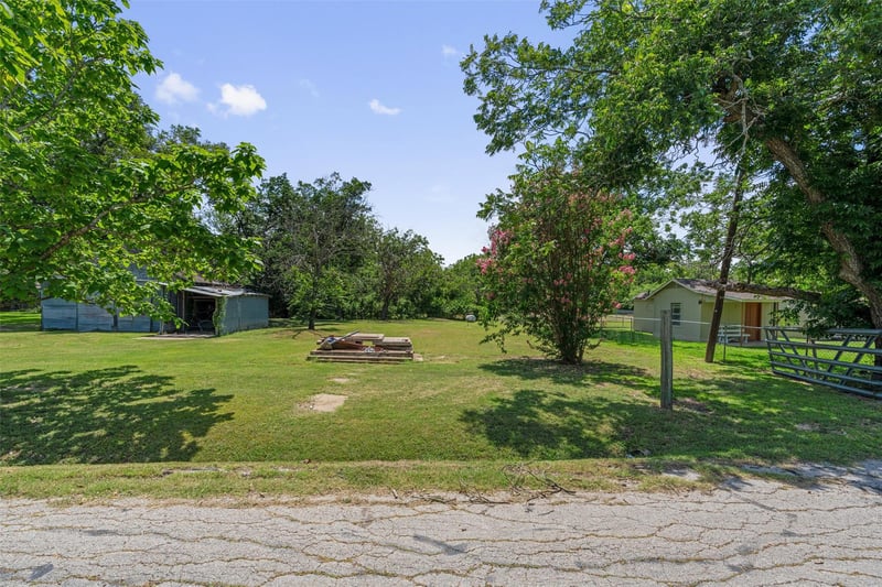 101 West Ave, Florence, TX 76527