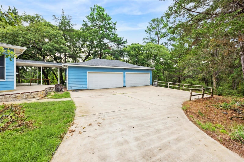 222 Pony Express DR, Smithville, TX 78957