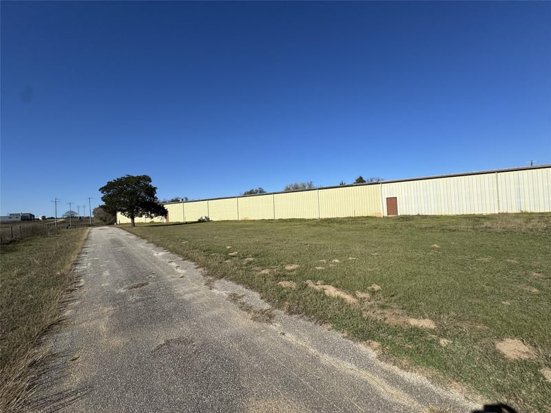 2502 Highway 304 , Smithville, TX 78957