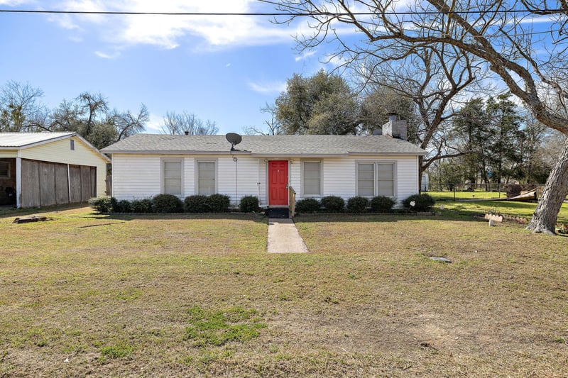 712 Vernon ST, Rockdale, TX 76567