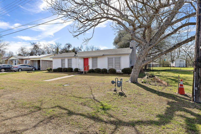 712 Vernon ST, Rockdale, TX 76567