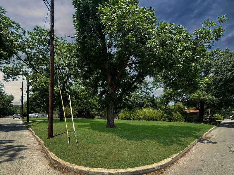 922 Booneville Ave, New Braunfels, TX 78130