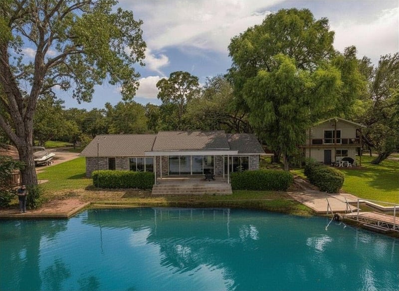 214 Island Lodges DR, Buchanan Dam, TX 78609