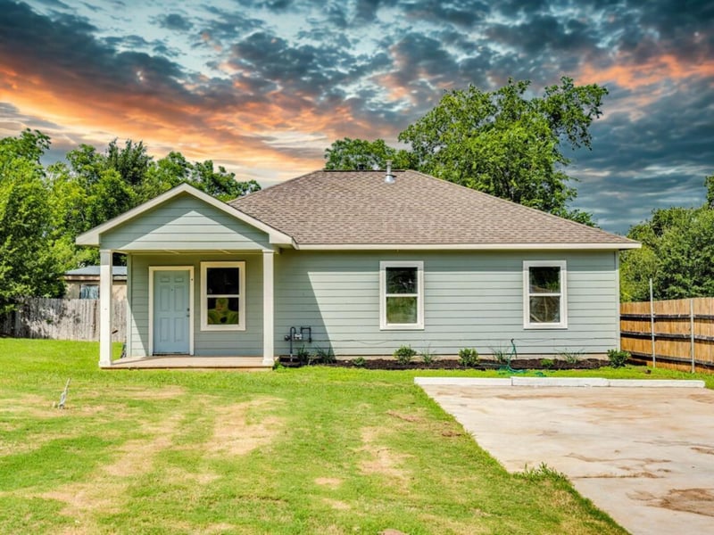411 Avenue B, Elgin, TX 78621