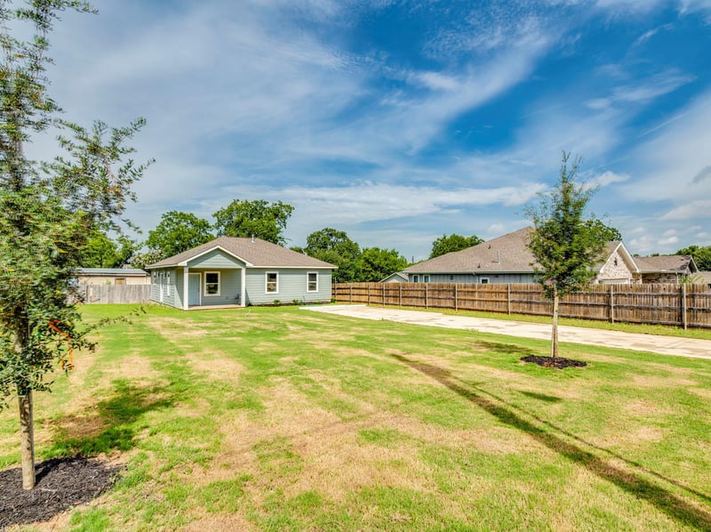 411 Avenue B, Elgin, TX 78621
