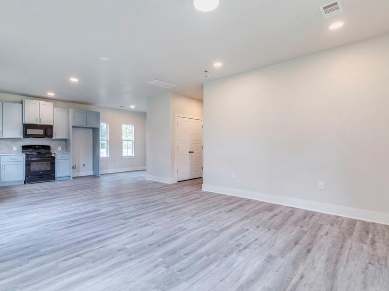 411 Avenue B, Elgin, TX 78621