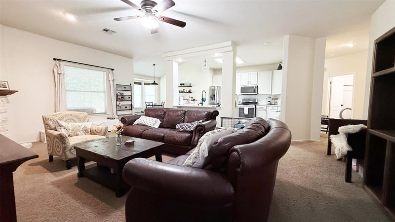 1310 Quicksilver ST, Round Rock, TX 78665