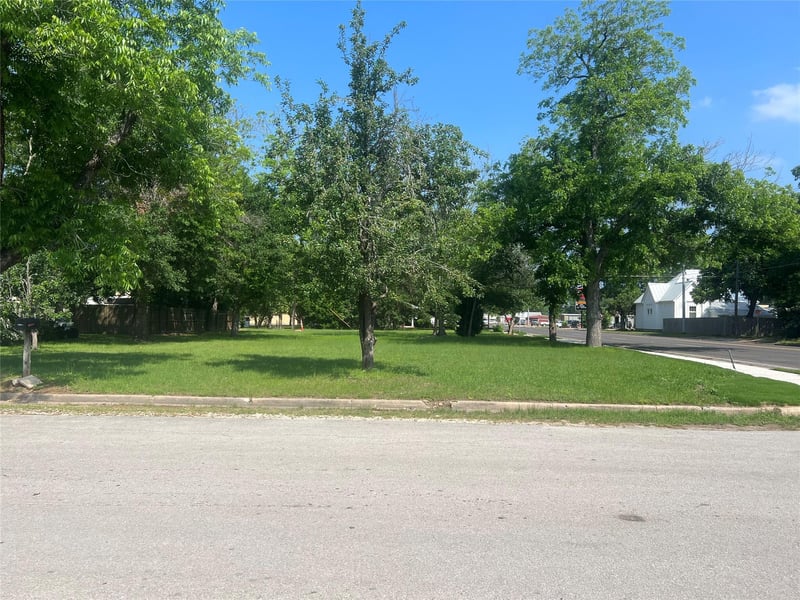 300 Turney ST, Smithville, TX 78957