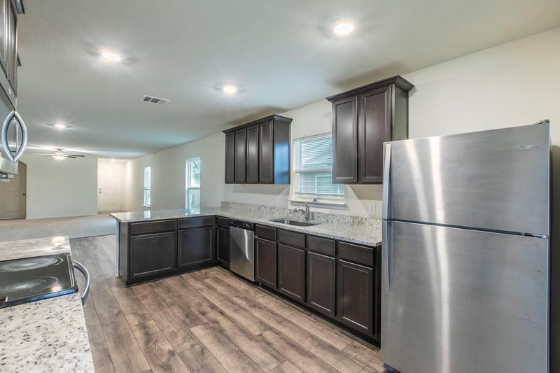 136 Allington CIR, Jarrell, TX 76537