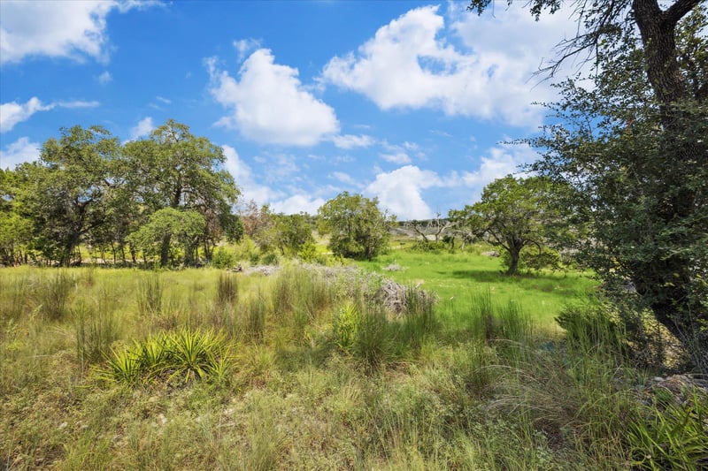1102 Debco LN, Spicewood, TX 78669