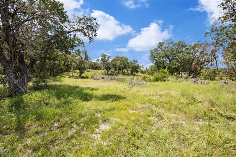 1102 Debco LN, Spicewood, TX 78669